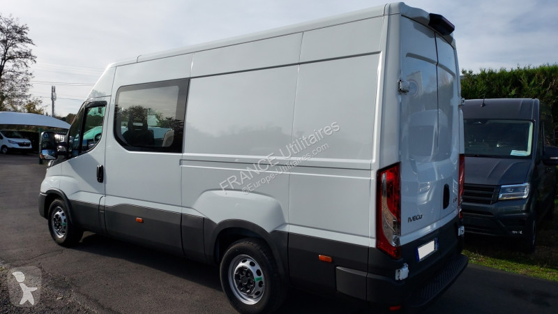 Véhicule utilitaire Iveco DAILY 35S FG 7 PLACES...