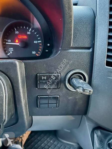 Samochód dostawczy Mercedes