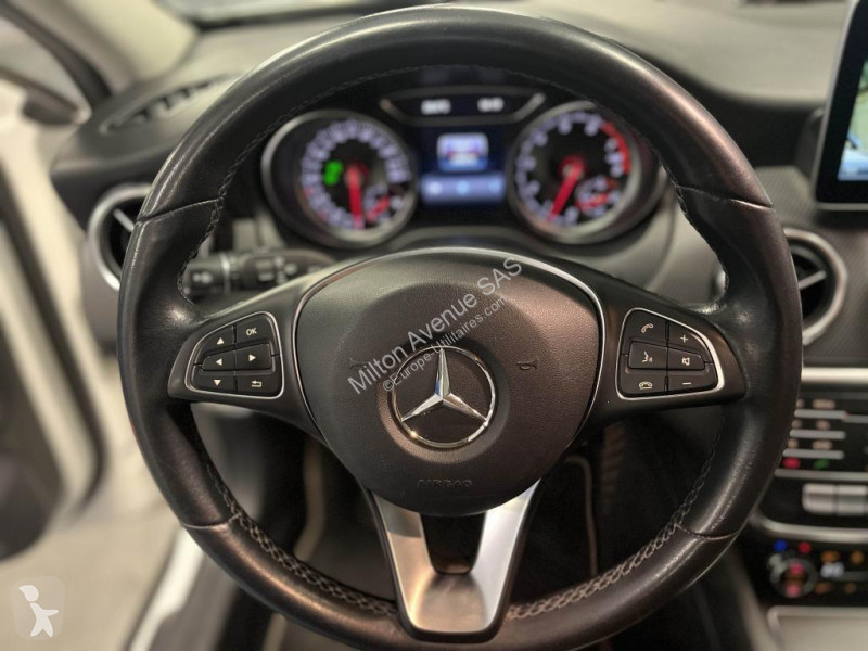 عربة نفعية Mercedes GLA 180  Inspiration