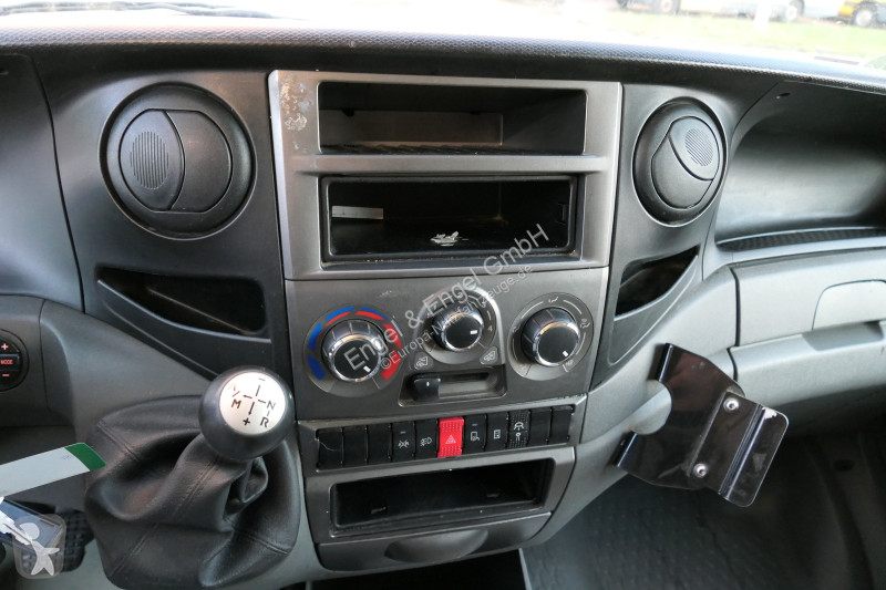 Véhicule utilitaire Iveco Daily 35 S11 C30C...