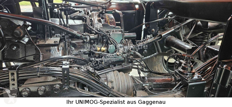 Veicolo per la pulizia delle strade Unimog U1400