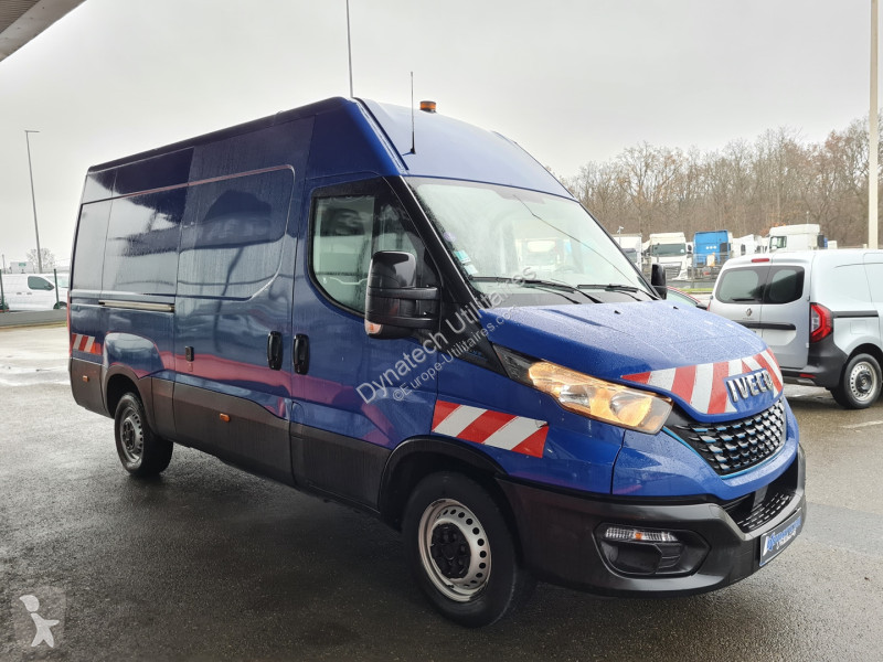 Véhicule utilitaire Iveco DAILY FG 33S14H V12