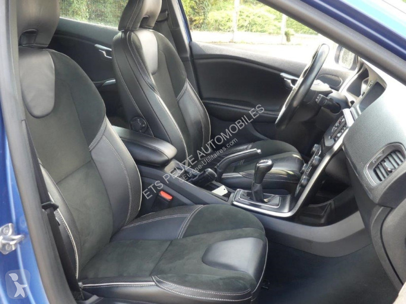 Samochód dostawczy Volvo V40 D3 150CH R-DESIGN...