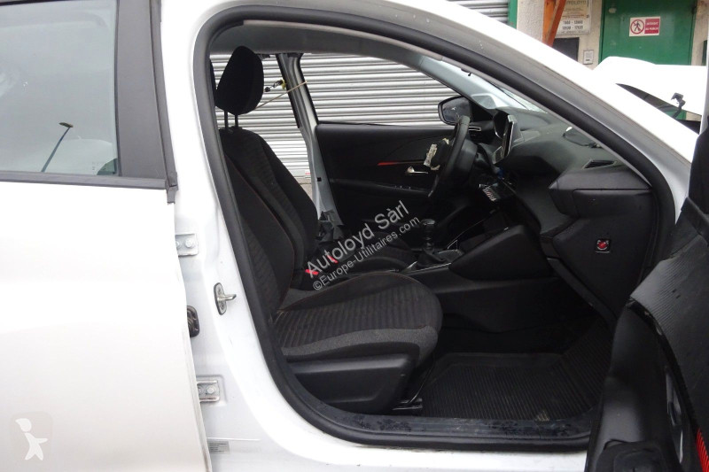 عربة نفعية Peugeot 1,2 PURETECH 100