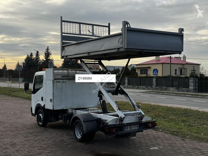 Samochód dostawczy Nissan