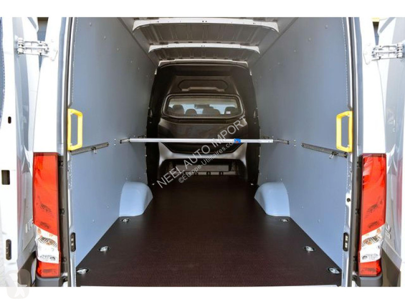 Véhicule utilitaire Iveco DAILY L4H2 DOUBLE...