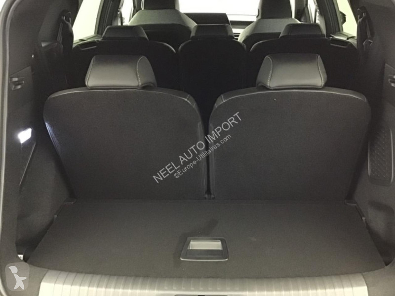 Véhicule utilitaire Peugeot 5008 1.2i Hybrid...