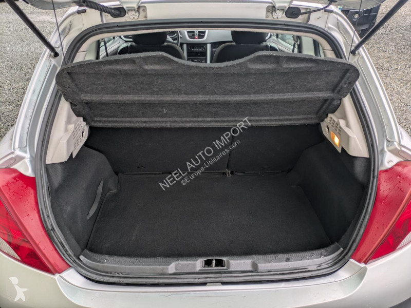 عربة نفعية Peugeot 207 1.6 HDI 92CH 3P BVM5