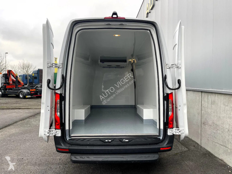 Samochód dostawczy Mercedes 315...