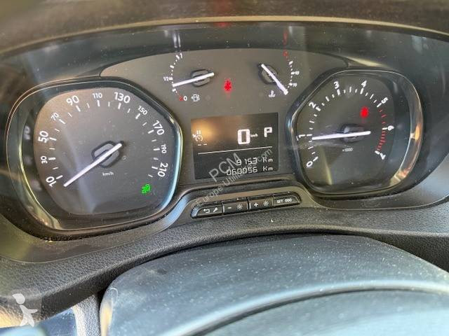عربة نفعية Toyota