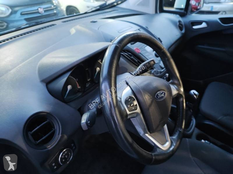 Véhicule utilitaire Ford