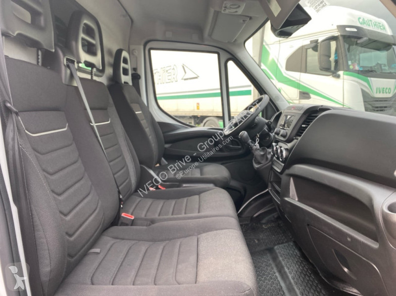 Véhicule utilitaire Iveco 35S16 V16