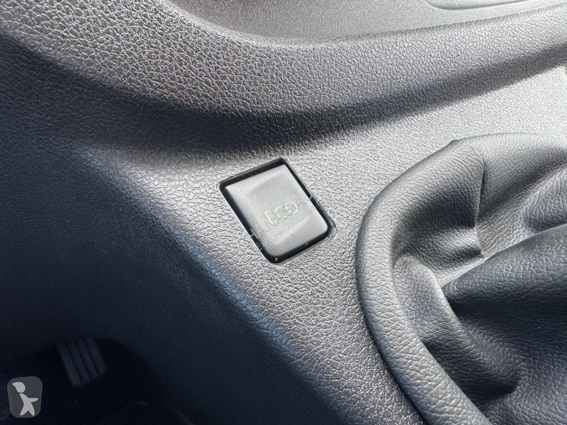عربة نفعية Nissan L1H1 2.0 DCI 120 VISIA