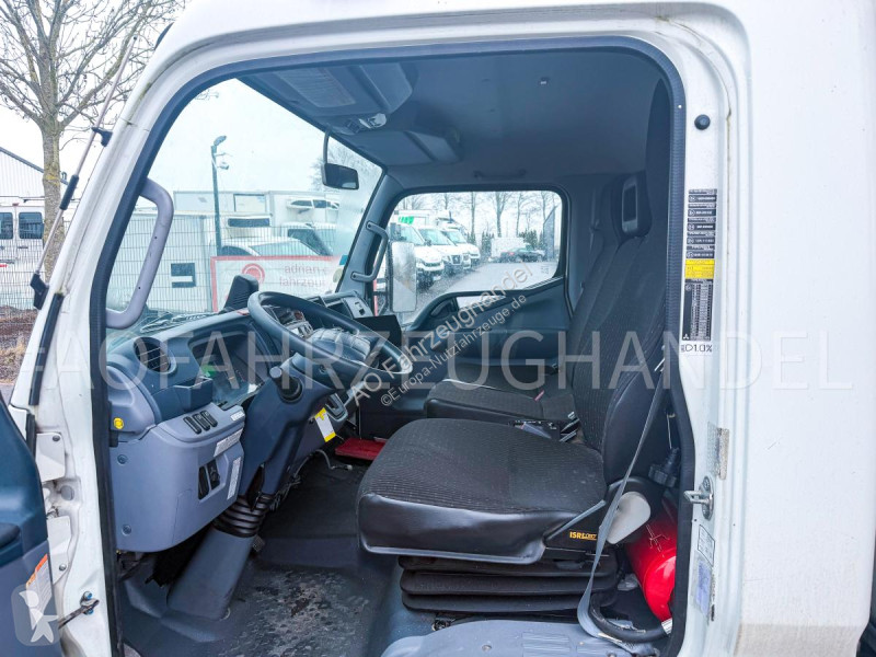 Samochód dostawczy Mitsubishi Fuso