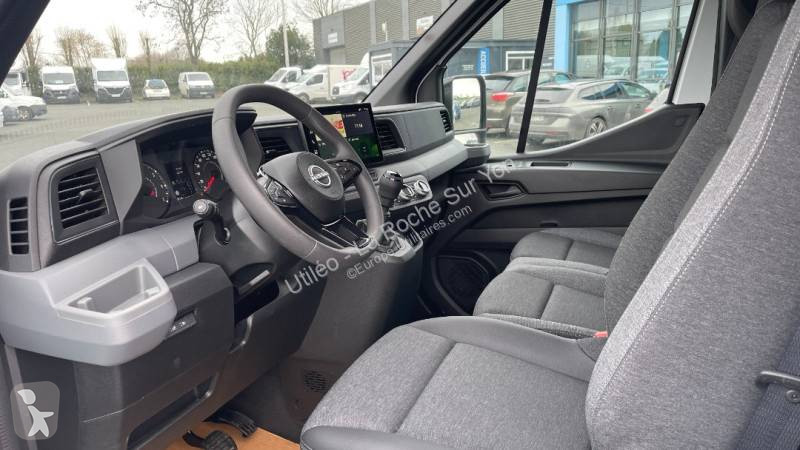 Samochód dostawczy Nissan