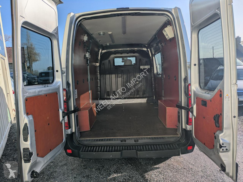 Véhicule utilitaire Renault MASTER III L2H2 2.3...