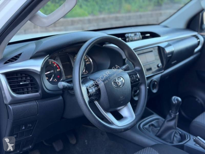 عربة نفعية Toyota