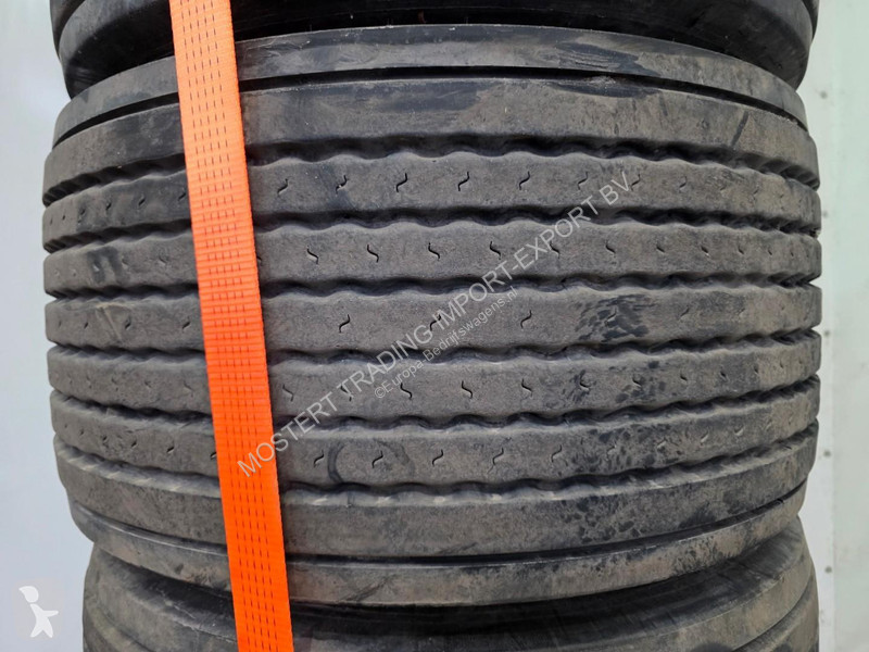 Samochód dostawczy Michelin 445/45 R19.5...