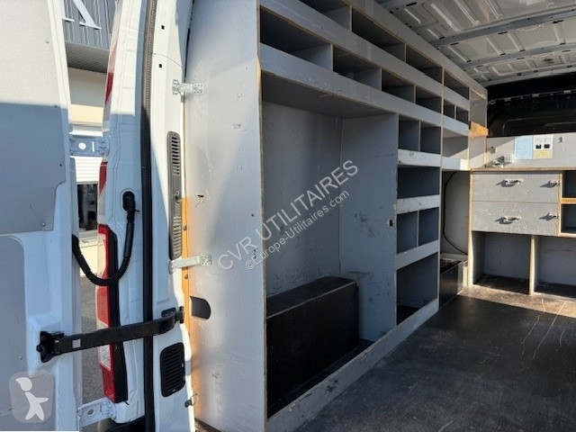 Véhicule utilitaire Renault MASTER III FG F3500...