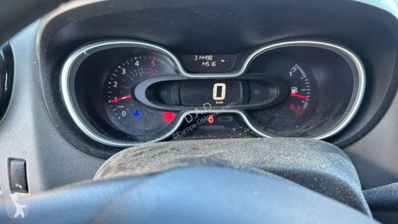 عربة نفعية Nissan
