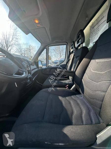 Véhicule utilitaire Iveco 35C18 HiMatic