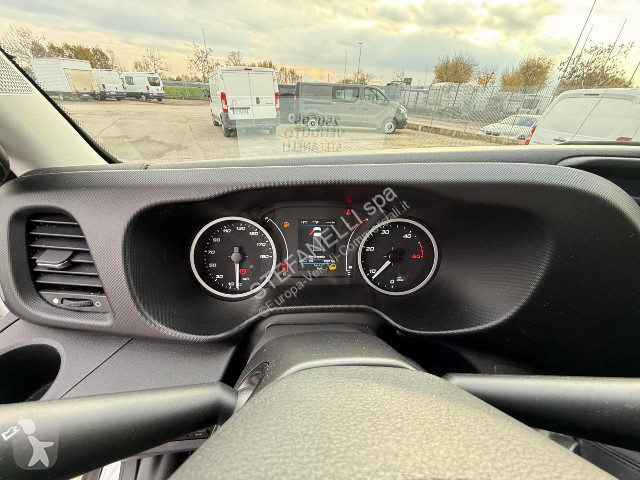 Véhicule utilitaire Iveco DAILY 70C18HA8/P BOX...