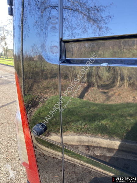 Samochód dostawczy Renault