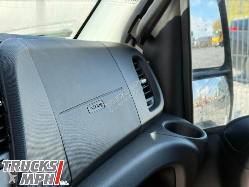 Véhicule utilitaire Iveco 35-180 Crew Cab...