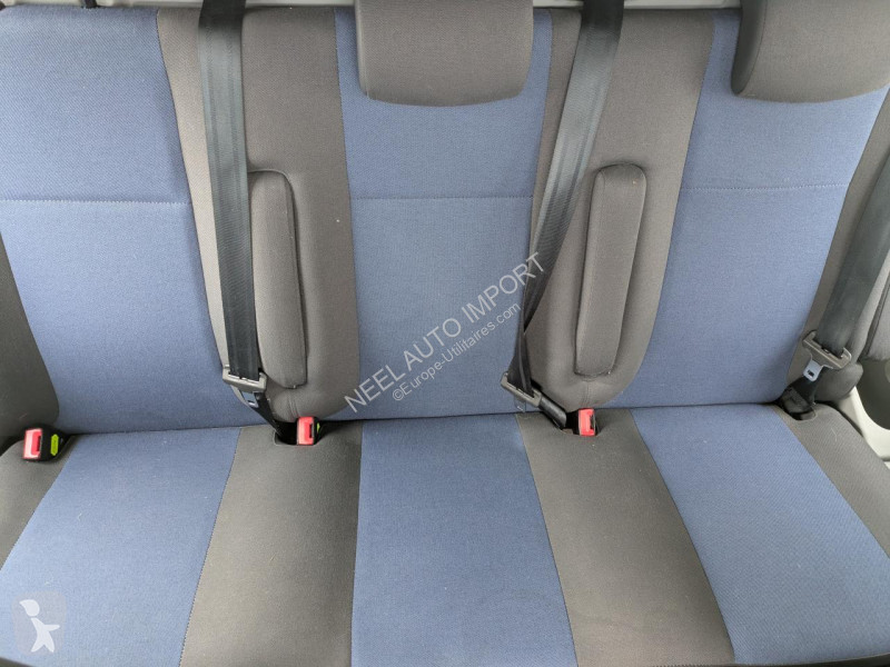 Véhicule utilitaire Renault TRAFIC II L1H1...