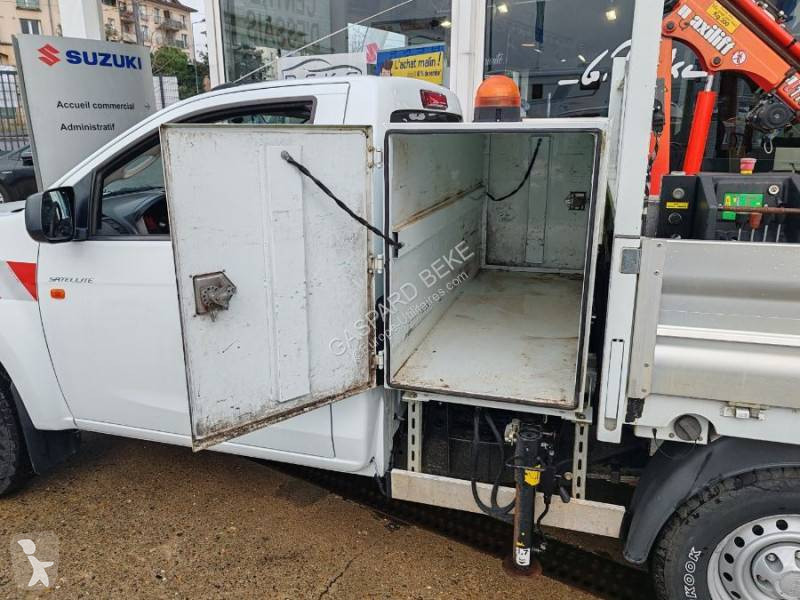 Samochód dostawczy Isuzu