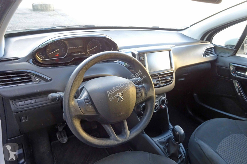 عربة نفعية Peugeot STE 1,2 VTI 82