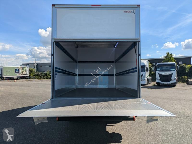 Véhicule utilitaire Iveco CCb 35C16H...