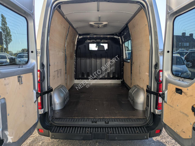 Véhicule utilitaire Renault MASTER III L2H2 2.3...