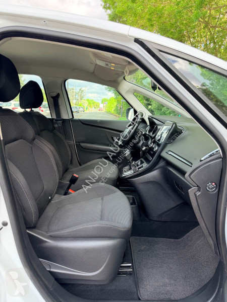 عربة نفعية Renault DCI 120ch LIFE