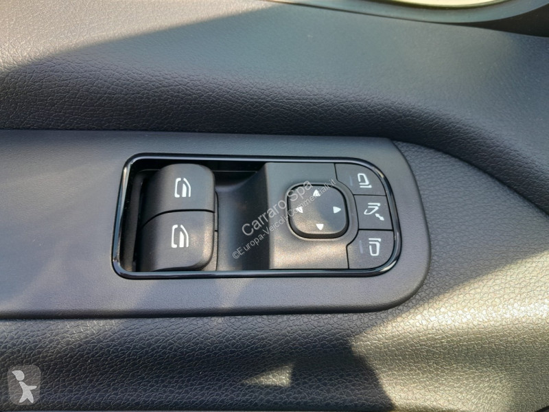 Samochód dostawczy Mercedes Furgone Traz. Post