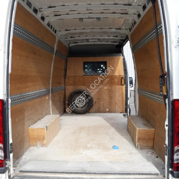 Коммерческий автомобиль Iveco  Daily