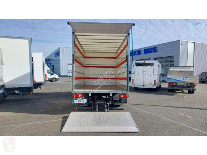 Véhicule utilitaire Iveco DAILY 35C16 3L Caisse...