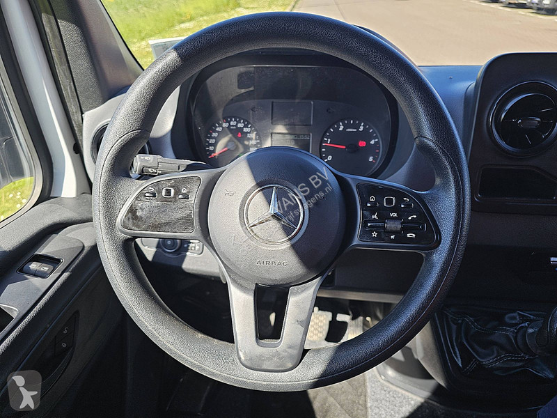 Véhicule utilitaire Mercedes 311 L1H1 Mbux...