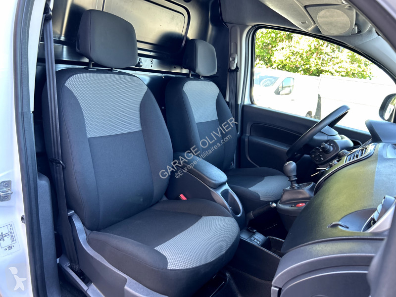 Véhicule utilitaire Renault Maxi Grand Volume...