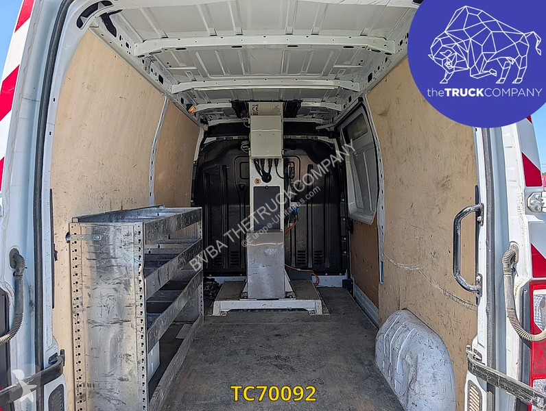 Samochód dostawczy Renault 145.35 nacelle klubb