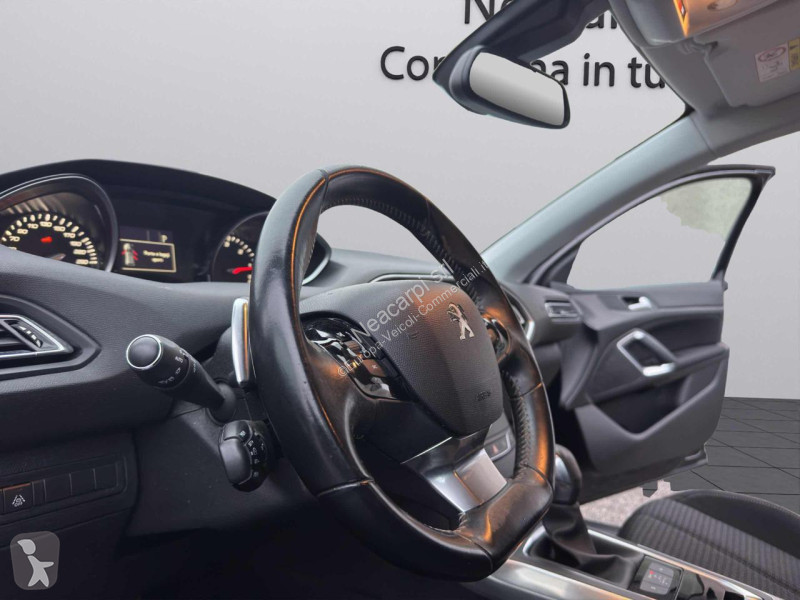 عربة نفعية Peugeot