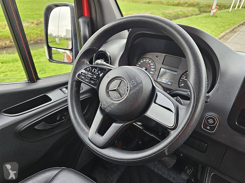 Лекотоварен автомобил Mercedes 214 L2H2 Airco...