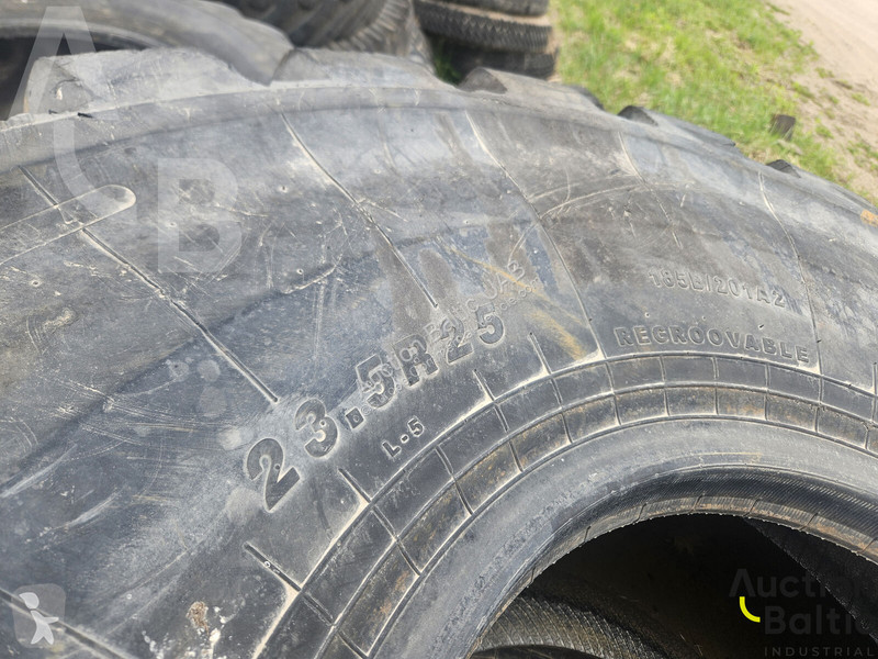 Furgoneta  tires