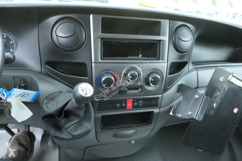 Véhicule utilitaire Iveco Daily 35 S11 C30C...