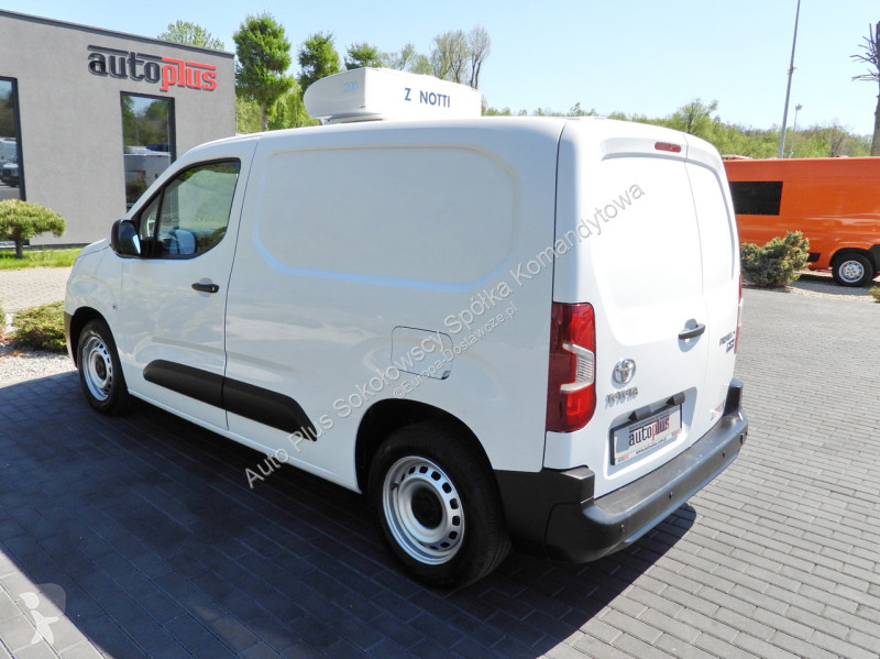 Véhicule utilitaire Toyota CITY