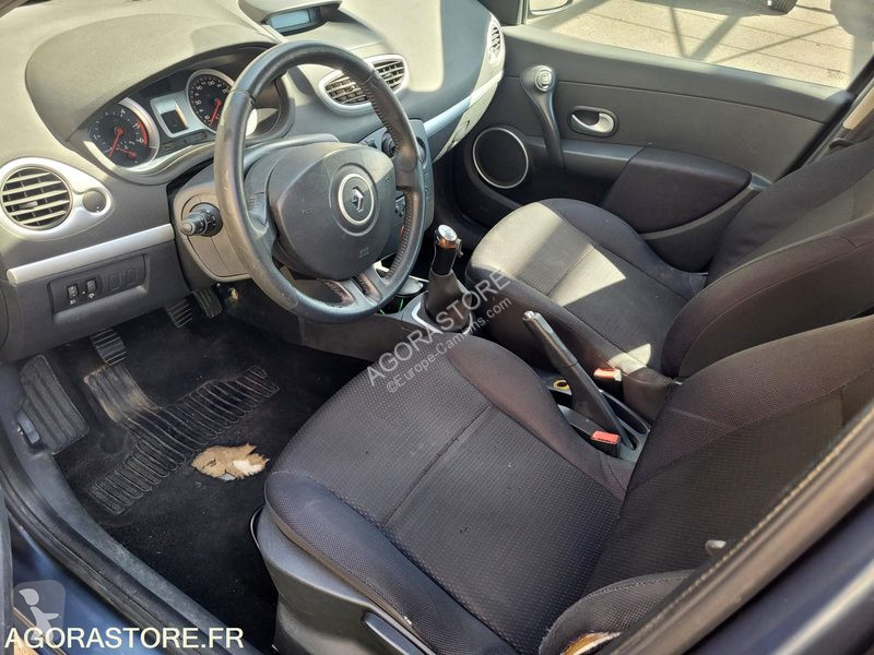 عربة نفعية Renault CLIO