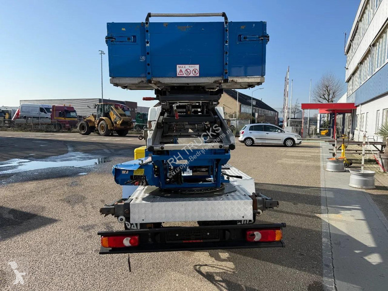 Furgoneta Nissan 35.13 met paus verhuislift 25...