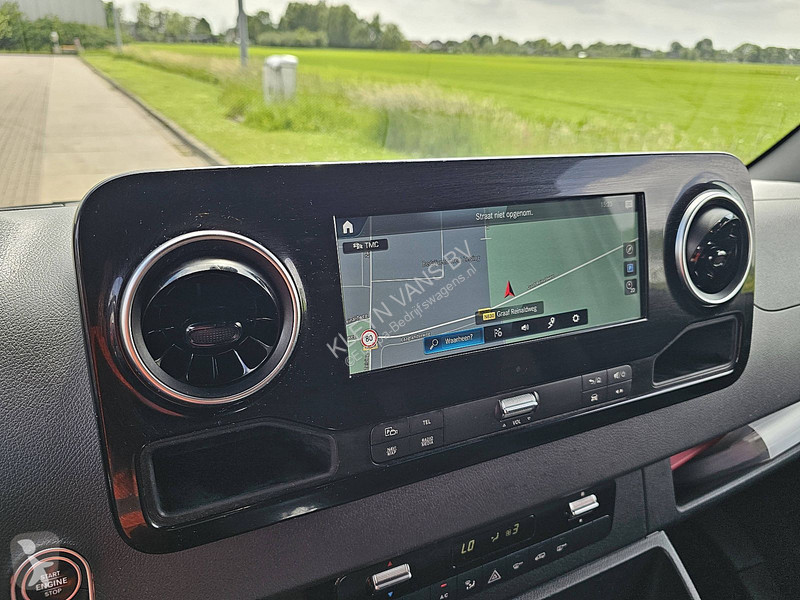 Коммерческий автомобиль Mercedes 317 L2H2 LED...