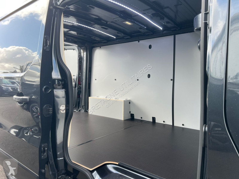 Véhicule utilitaire Renault TRAFIC III FG NEUF:...