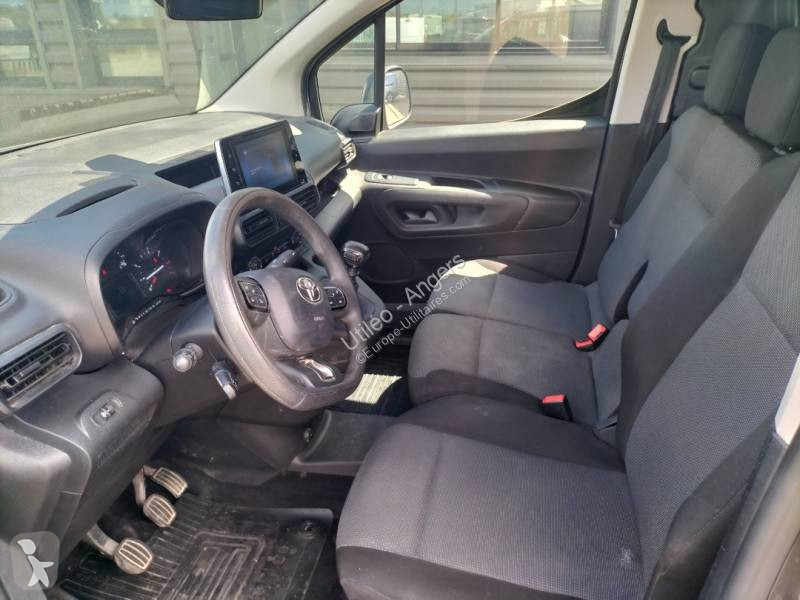 عربة نفعية Toyota